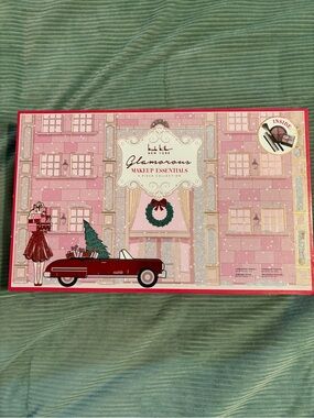 Nicole Miller - New York Glamorous Makeup Essentials - Pink Box